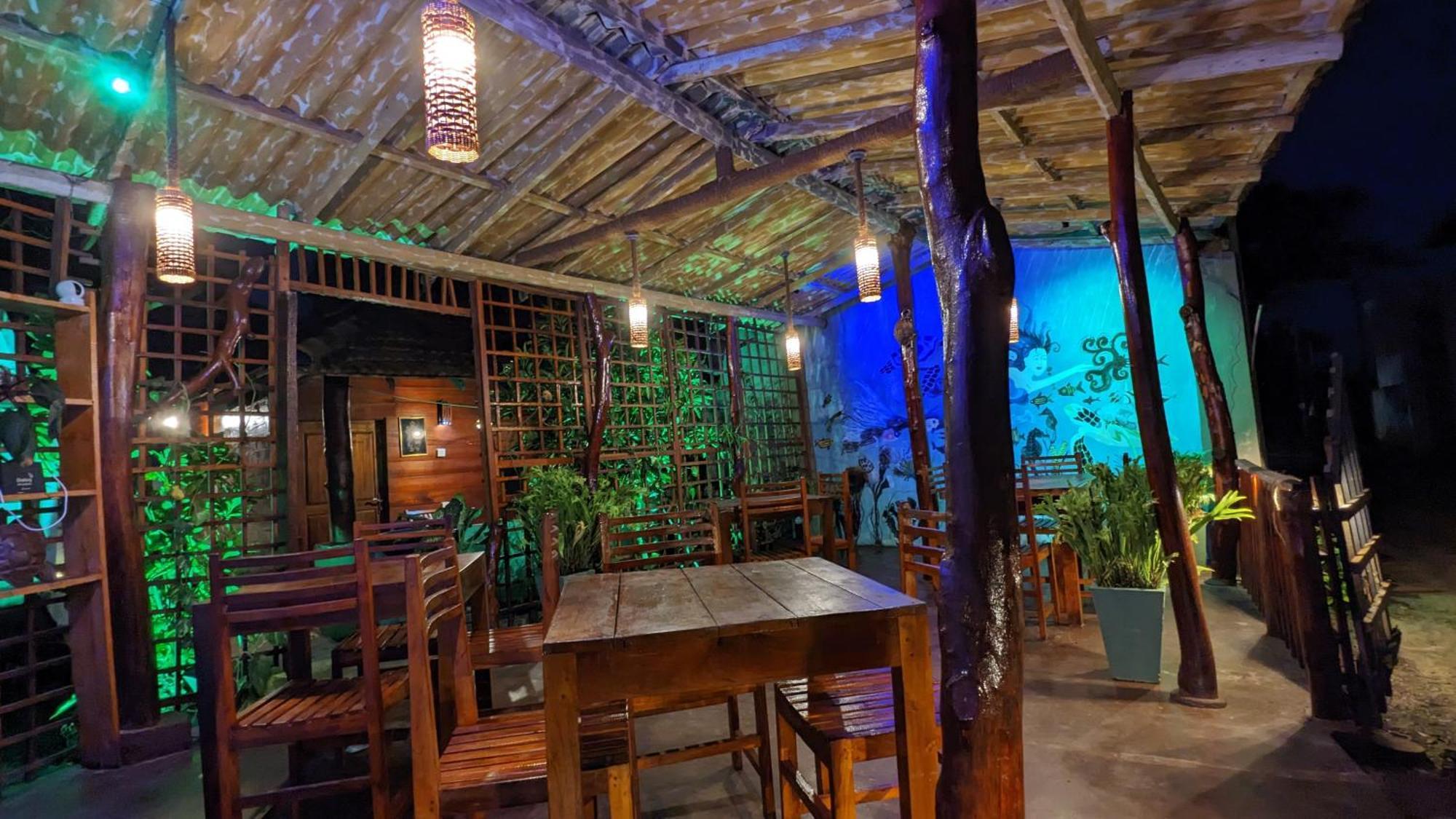 Canoe Beach Resort Тангалла Экстерьер фото