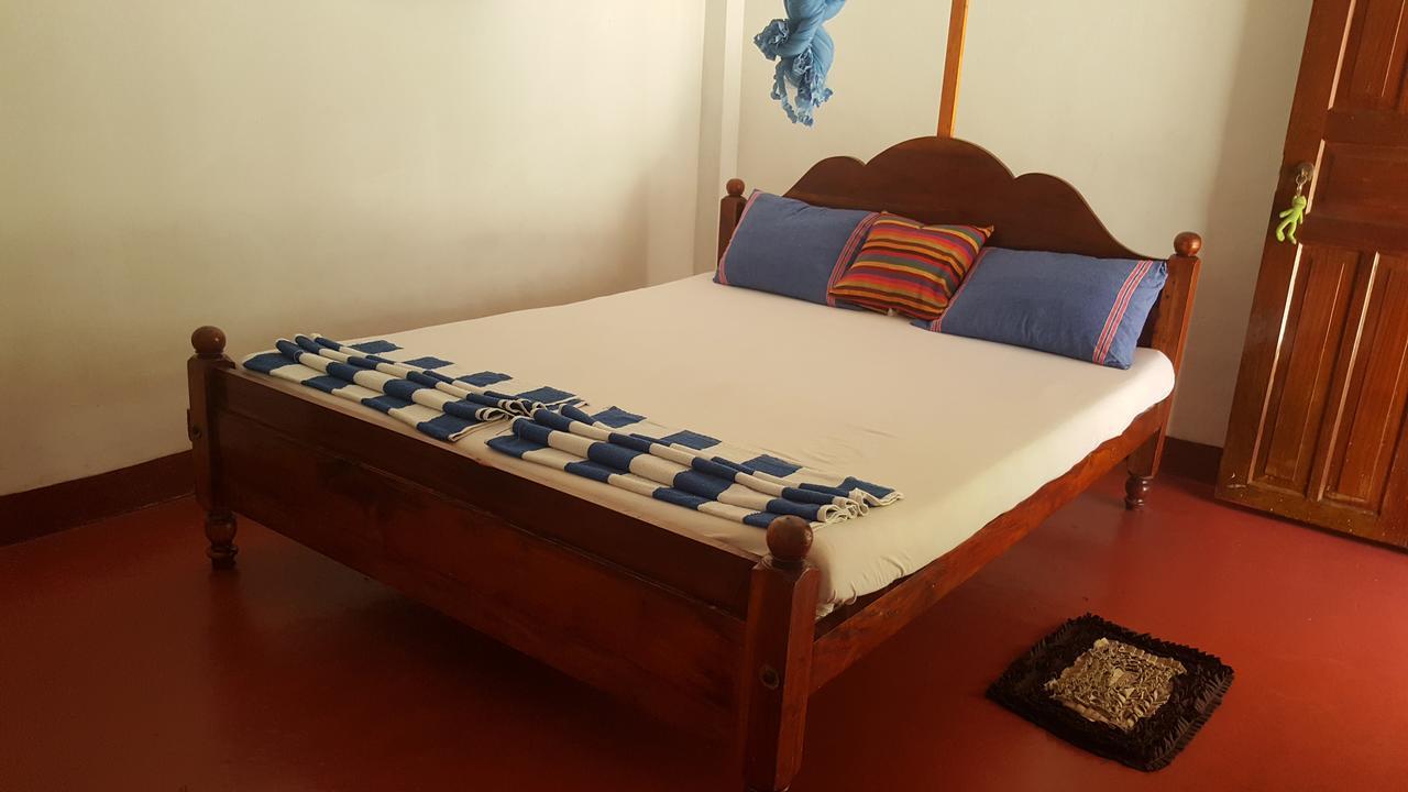 Canoe Beach Resort Тангалла Экстерьер фото